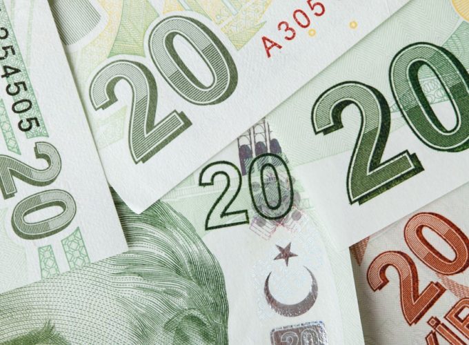 Euro oslabilo, akcie poklesly