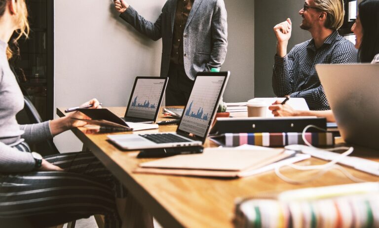 Malý tým, velké výsledky: Jak seniorní specialisté mění hru v online marketingu