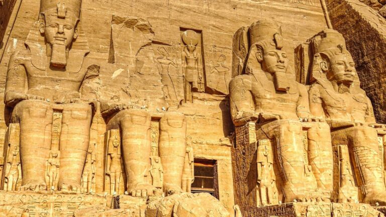 Abu Simbel: chrám přesunuli o 60 metrů výš