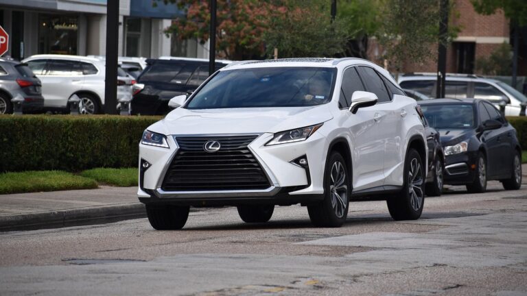 Lexus: jak vznikl a odkud je jeho jméno