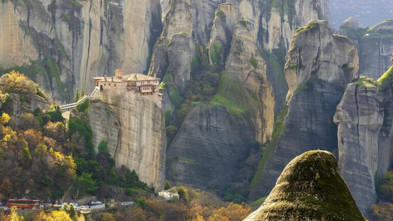 Meteora: kláštery na skalách a jak vznikly