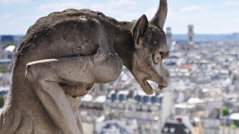 Chrliče a chiméry Notre-Dame: jaký je rozdíl