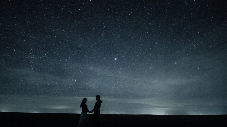 Romance: znaky, vývoj a příklady