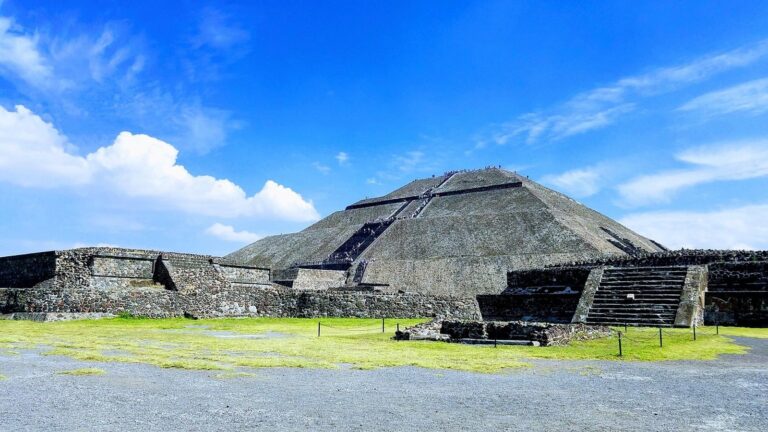 Teotihuacán: kdo postavil pyramidy a proč zanikly