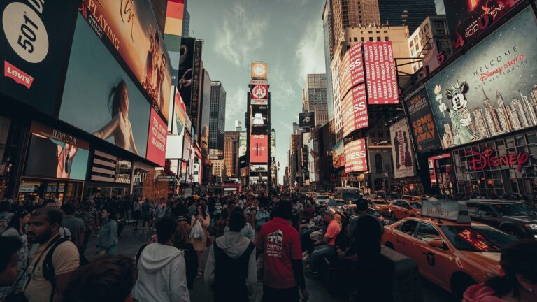 Times Square: odkud je jméno a koule na Silvestra