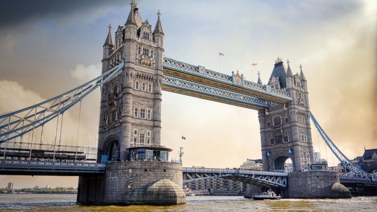 Tower Bridge není London Bridge, i když se plete